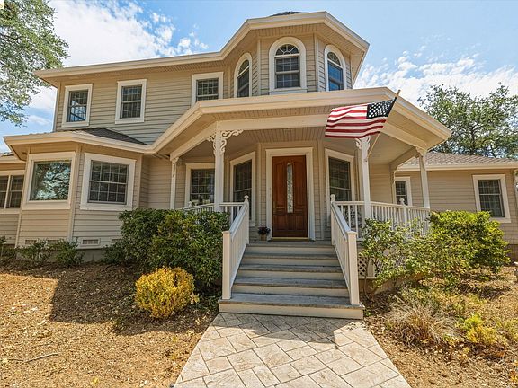 3rd image of 16161 Parkridge Ave
