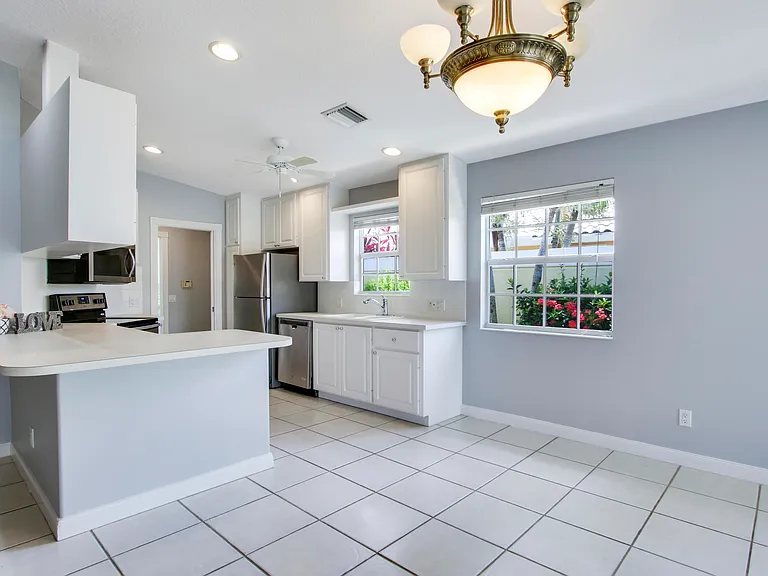 10870 SW Dardanelle Dr — Photo 5