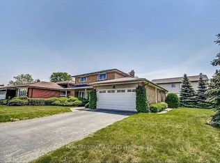 3371 Schomberg Ave, Mississauga, ON L4Y 2P5