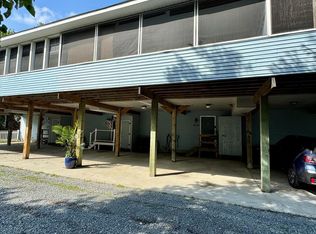 7069 Bond St, Chincoteague Island, VA 23336