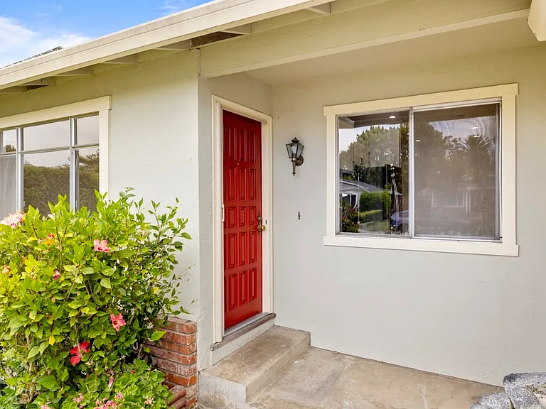 2622 Tartan Dr — Photo 3