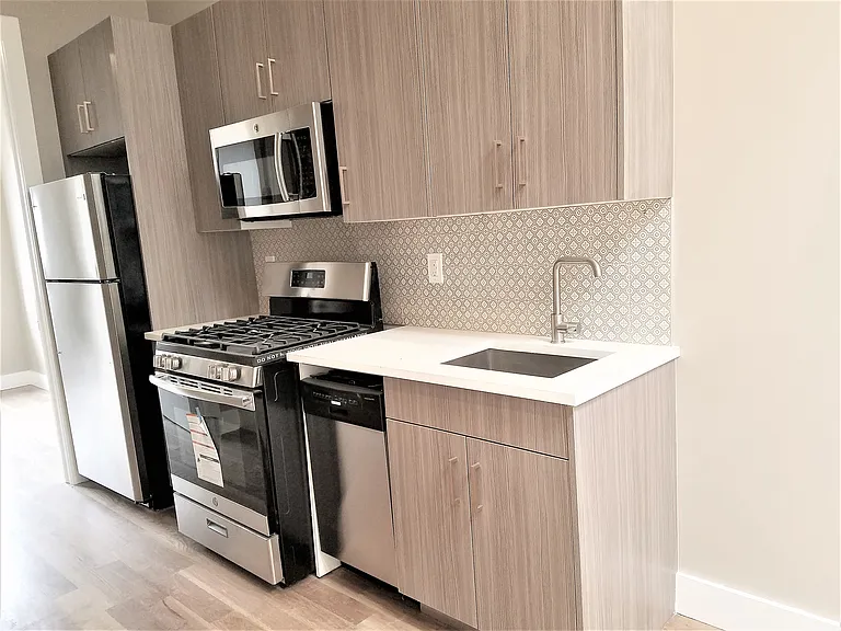 344 McGuinness Blvd #2R — Photo 1