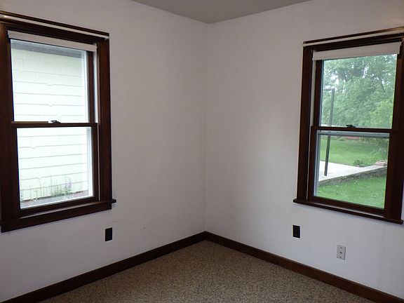 5th image of 89 Torrey St