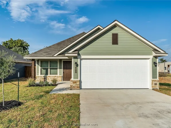 1221 Highgarden Dr, Navasota, TX 77868