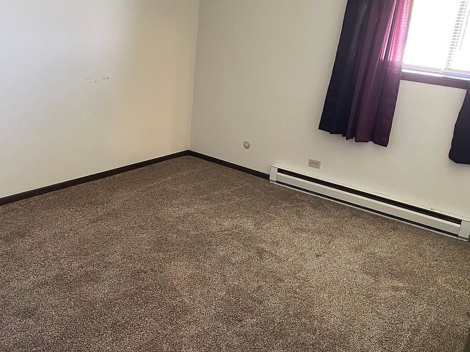 1st image of 1913 Stonebridge Dr APT 1C