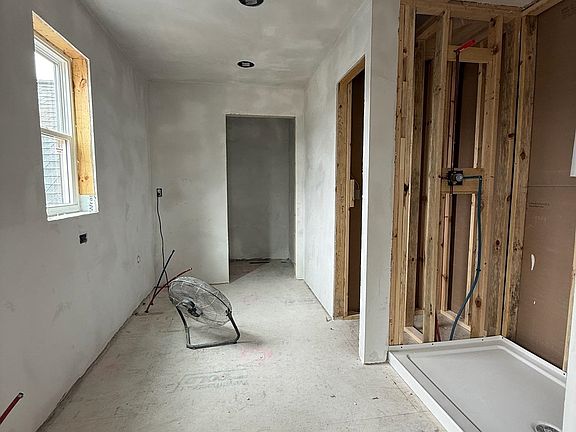 5th image of 409 Jerelyn Ct