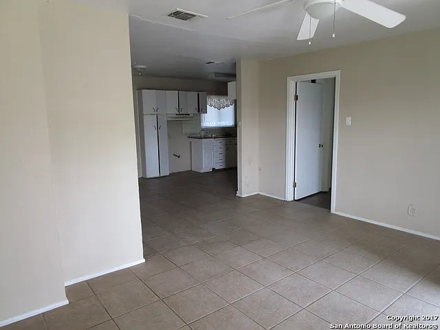 503 Yellow Wood Dr — Photo 3