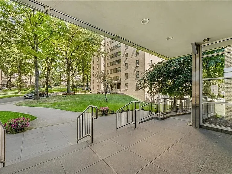 9 Fordham Hill Oval — Photo 8