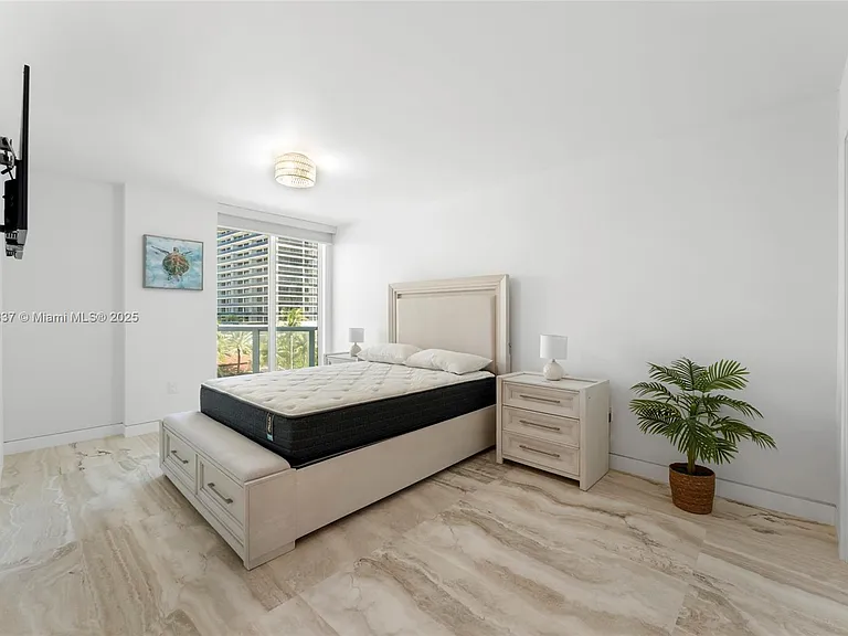 5900 Collins Ave #604 — Photo 21