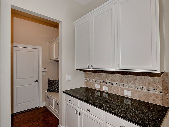 5th image of 2592 Walden Estates Dr
