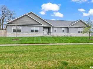 1900 Bent Creek Rd, Springfield, IL 62711