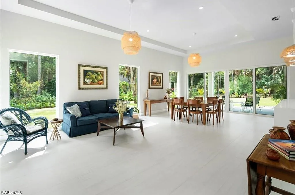 3 bed, 2.5 bath, 2332 sqft, $7,900 — Photo 4