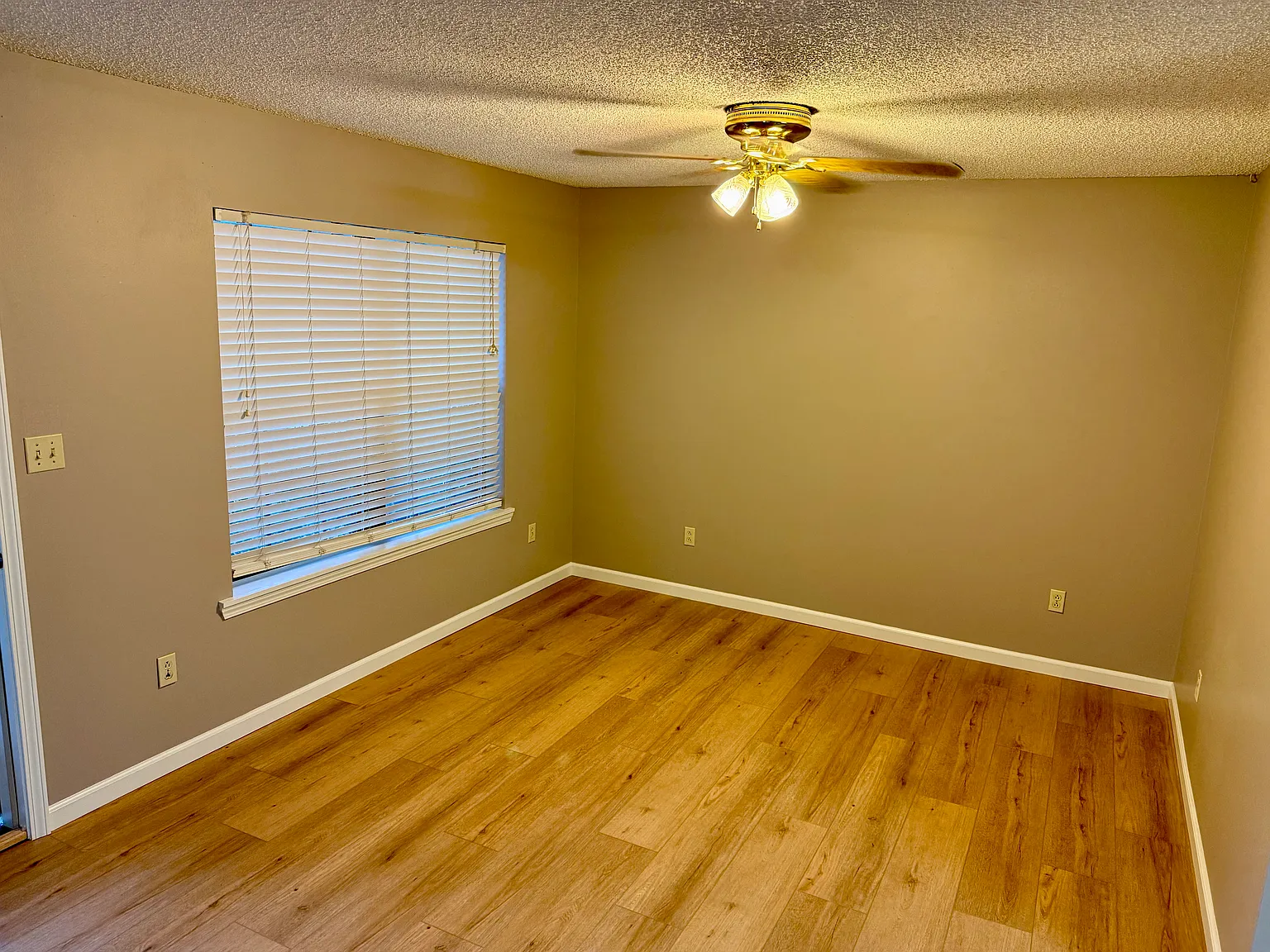 2 bed, 1000 sqft, $1,000 — Photo 3
