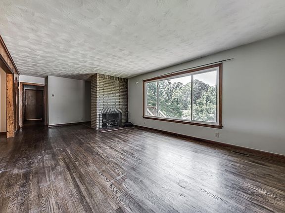 4th image of 1302 Woodberry Dr