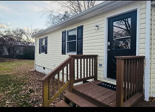 1910 Churchhill Ln Photo 1