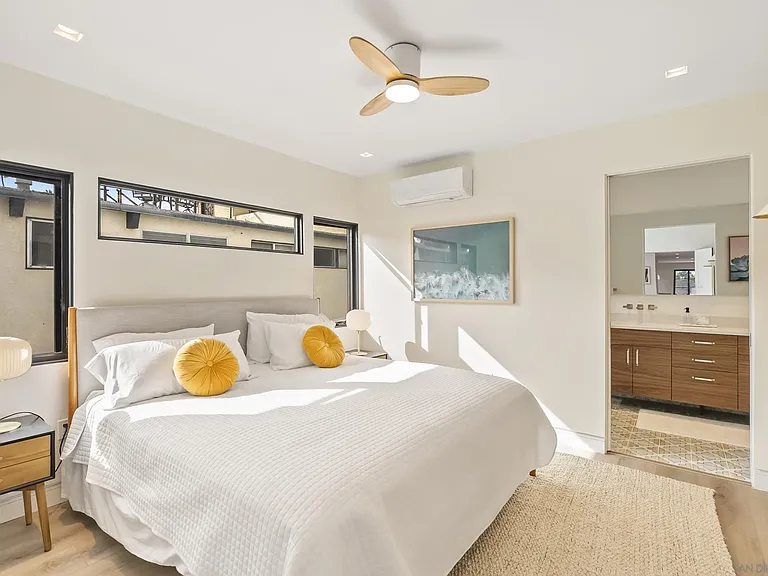 952 Pacific Beach Dr — Photo 15