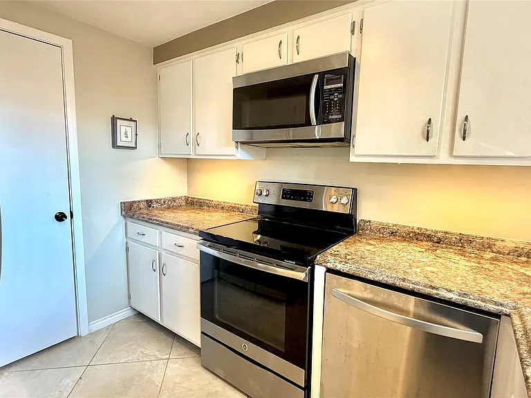 11710 Southlake Dr #16 — Photo 11