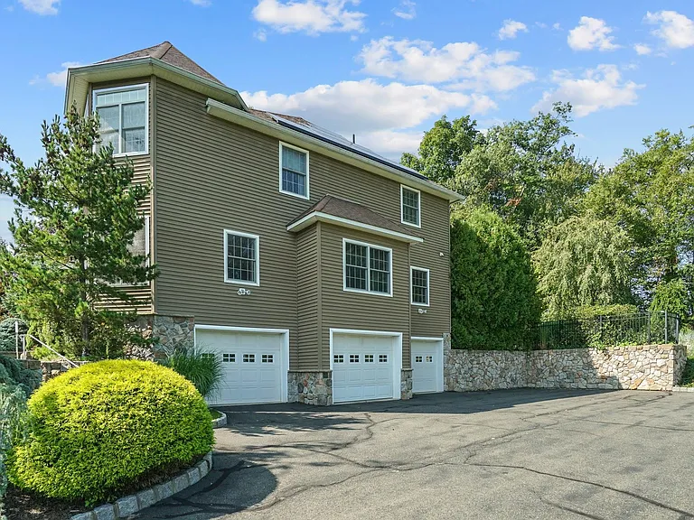 24 Charnwood Dr — Photo 24