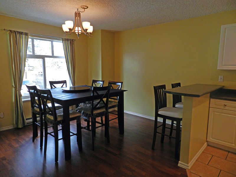 Dining area and Breakfast Peninsula