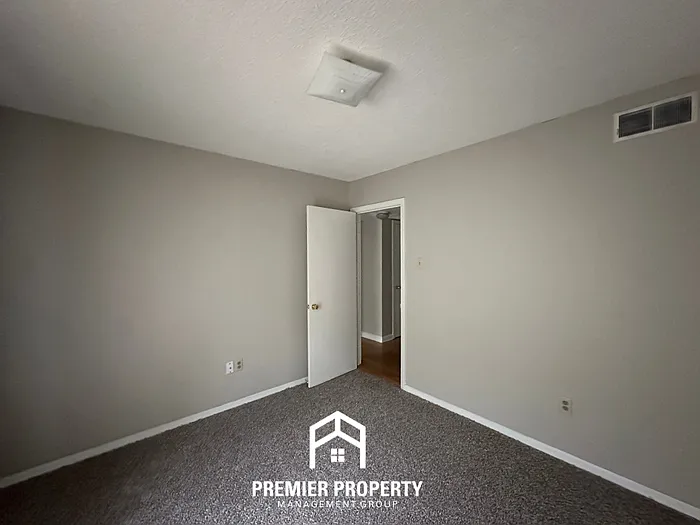 1082 Hooker St — Photo 12