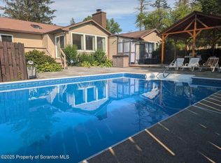 717 N Abington Rd, Waverly Township, PA 18411