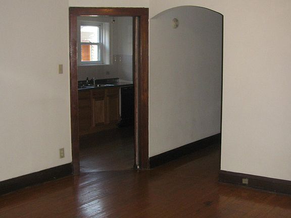 3rd image of 2854 W Grace St APT 1W