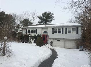 85 Middle Pond Rd, Southampton, NY 11968