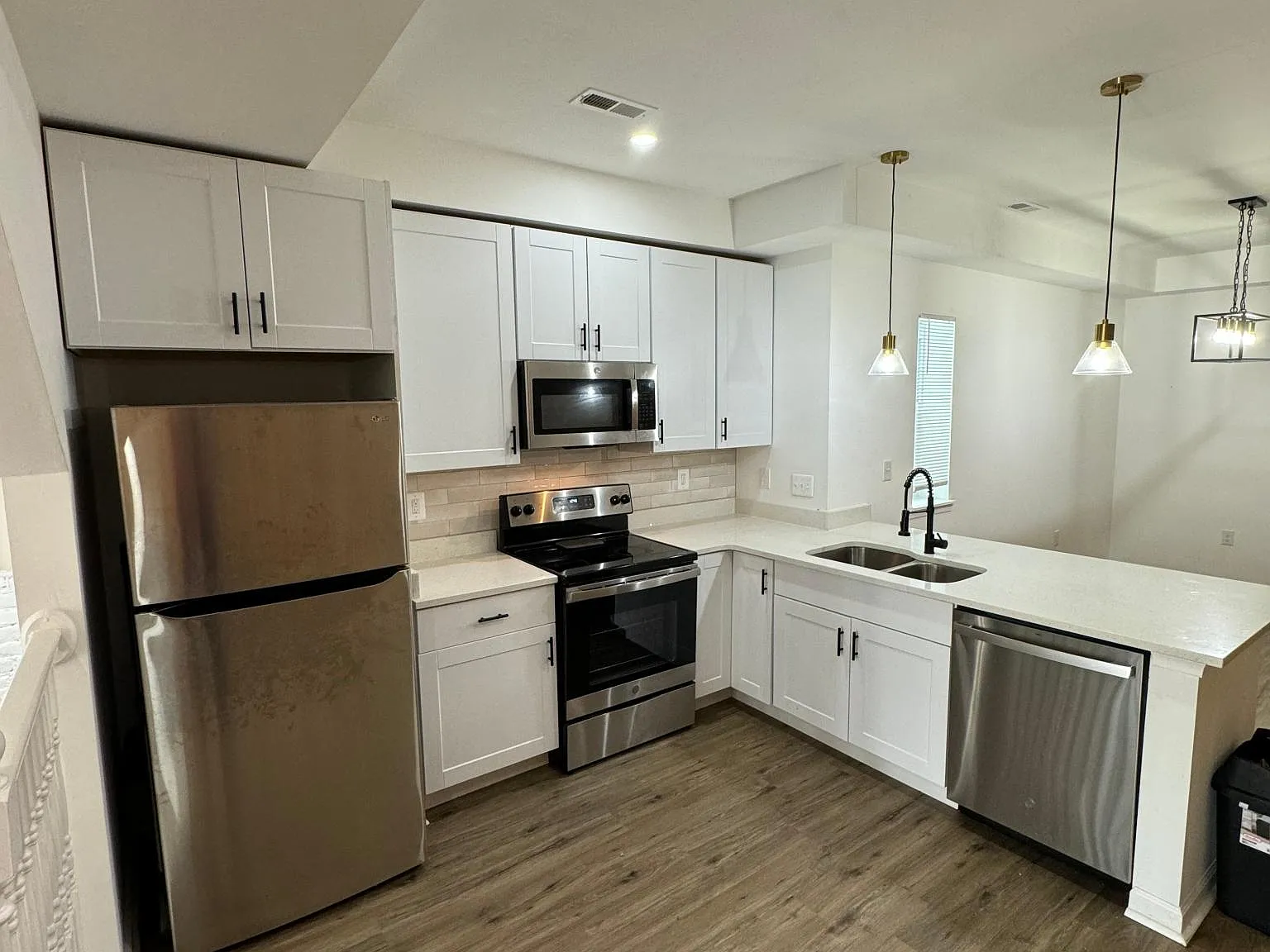 3 bed, 2.5 bath, 1222 sqft, $1,850 — Photo 2