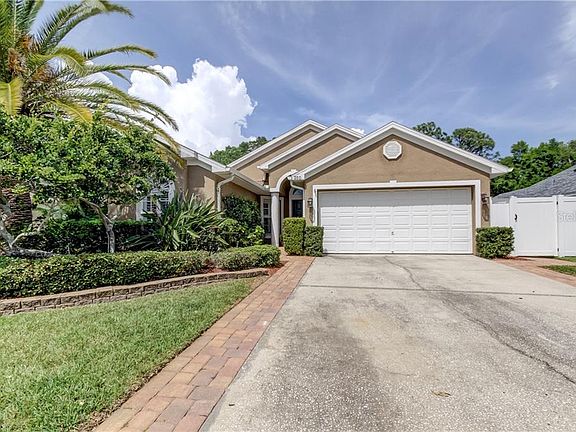 3rd image of 350 Fountainview Cir