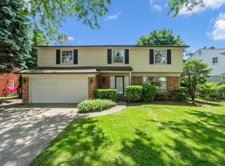 23260 N Rosedale Ct, Saint Clair Shores, MI 48080
