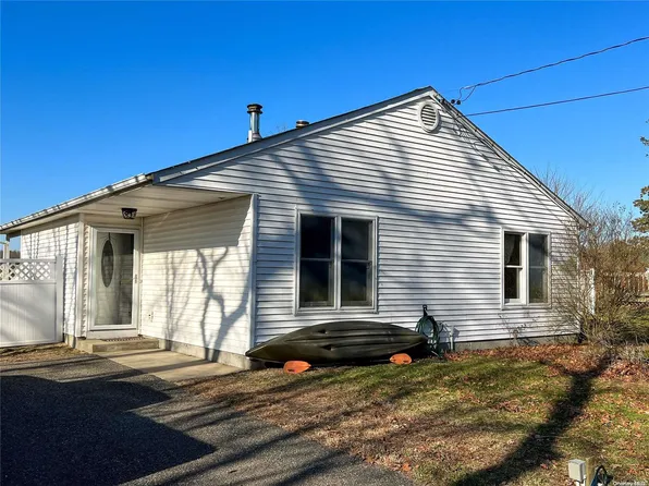 37 Hermann Avenue, Center Moriches, NY 11934