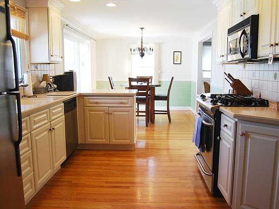3rd image of 57 Weeden Ave