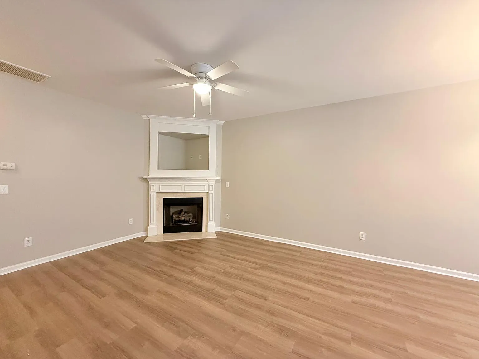 3 bed, 2.5 bath, 1549 sqft, $1,850 — Photo 2