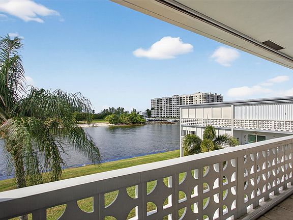 5th image of 1001 N Riverside Drive #305