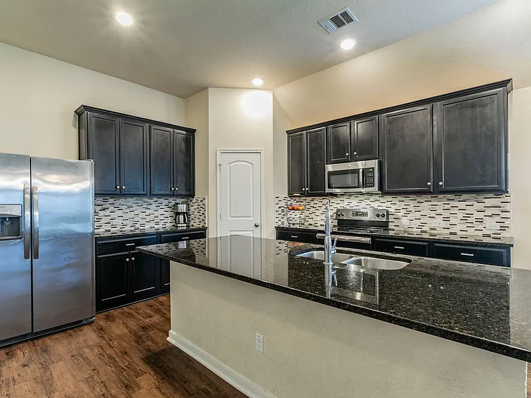 5317 Lancaster Dr — Photo 5