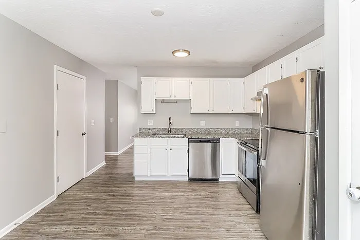 11024 Labelle Ave — Photo 6