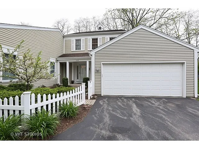 1079 Devonshire Ave photo 1