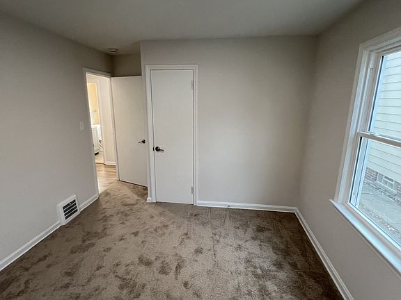 4th image of 25530 Drakefield Ave