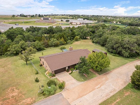 3rd image of 1407 Canyon Hills Dr