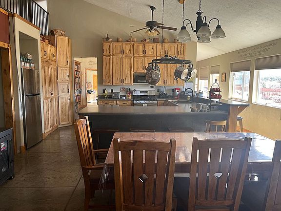 4th image of 893 W Foothill Dr