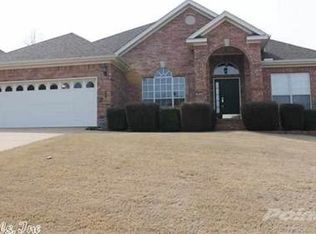 132 Fontainbleau Dr, Maumelle, AR 72113