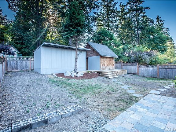 5th image of 2933 61st Ave NE