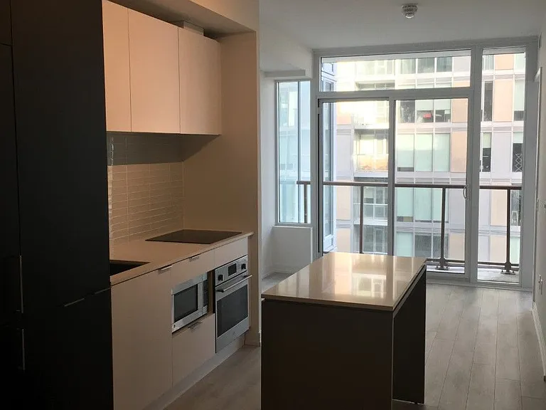 33 Helendale Ave #804 — Photo 7