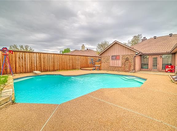 4th image of 2621 Richland Dr