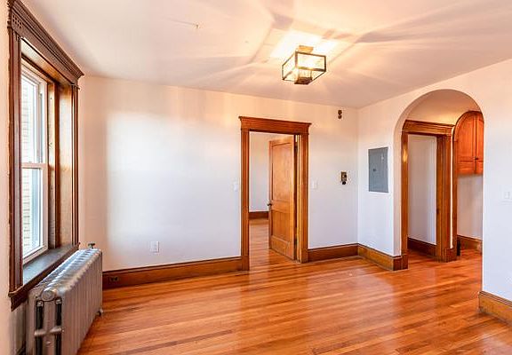 4th image of 257 Washington St #114