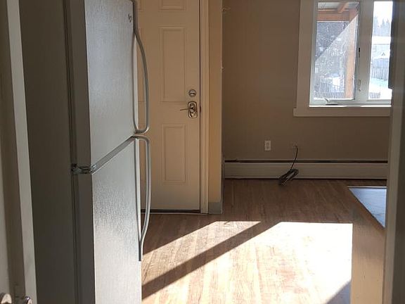 3rd image of 548 2nd St APT 4