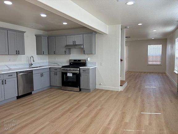 3rd image of 1060 Roanoke Ave