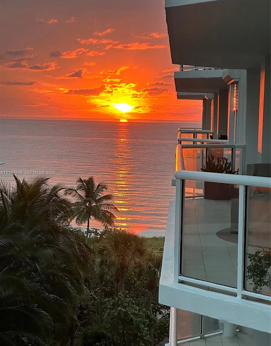 Mirage Condo — Photo 4
