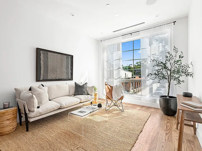 901 Herkimer St #202 — Photo 3