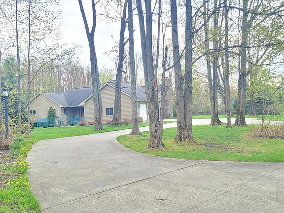 3rd image of 3551 Theisen Rd